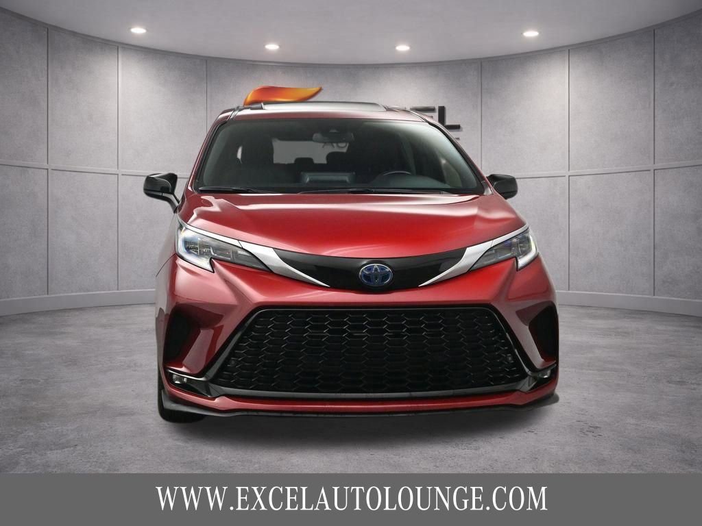 Used 2021 Toyota Sienna XSE image 9
