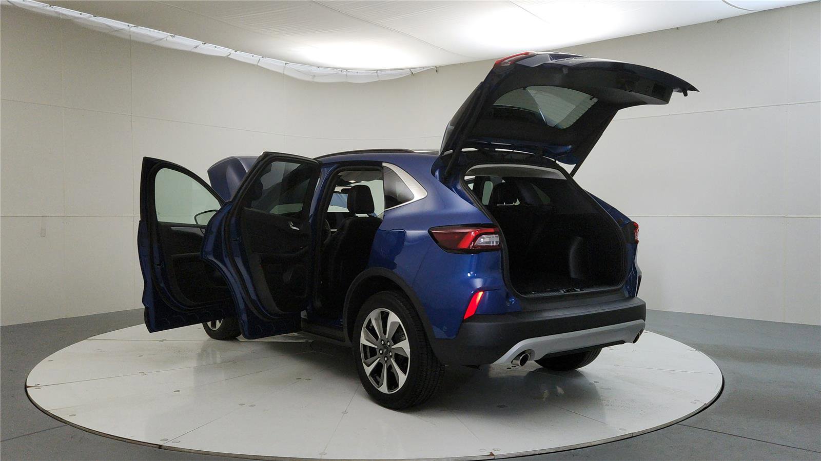 Used 2023 Ford Escape Platinum w/ Premium Technology Package image 11