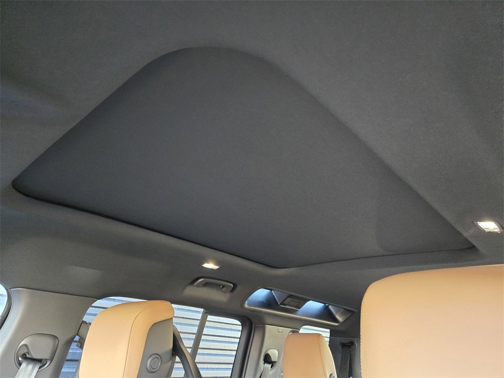 New 2026 Land Rover Defender 110 X-Dynamic SE image 13