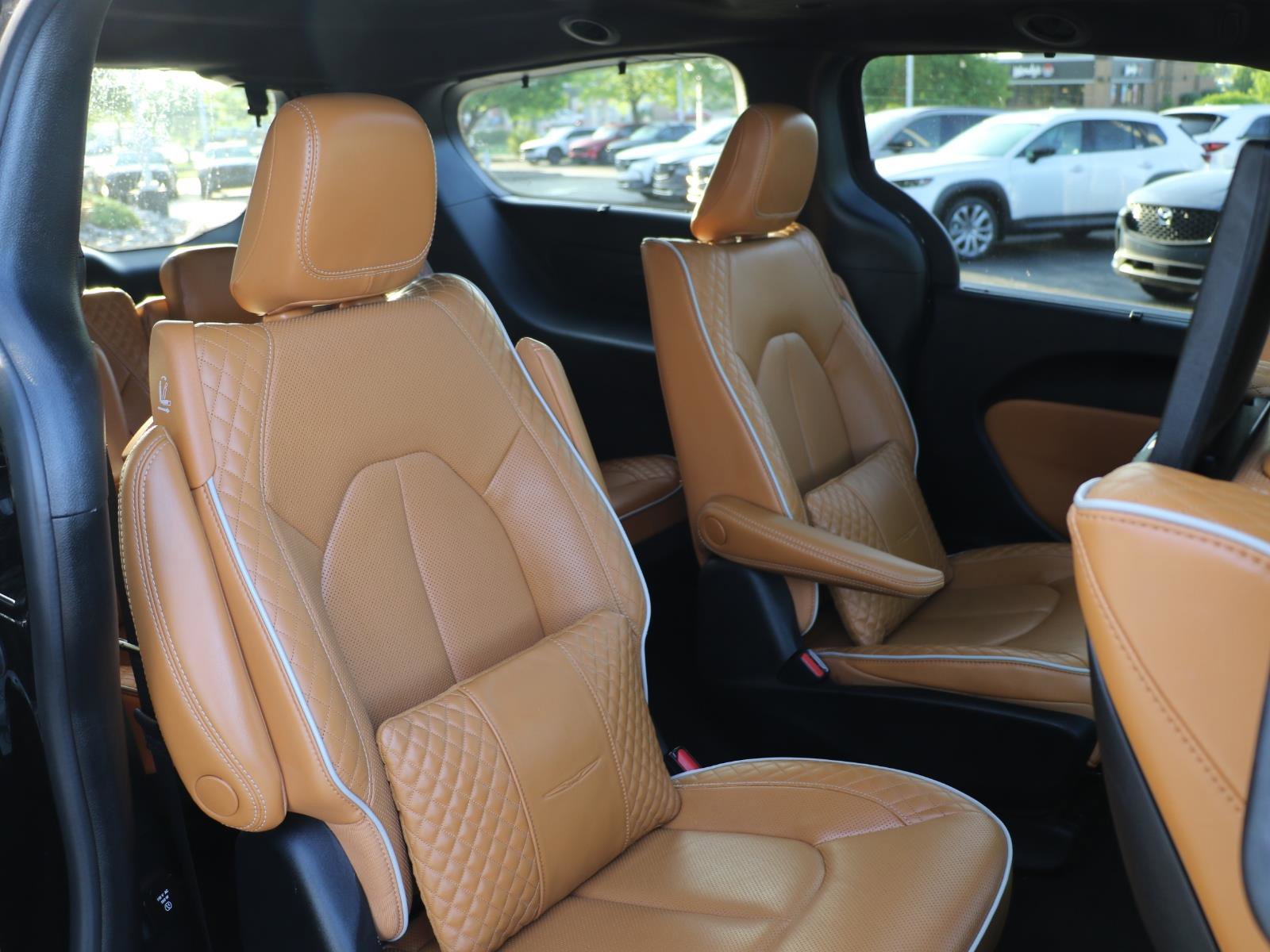 Used 2022 Chrysler Pacifica Pinnacle FWD image 9