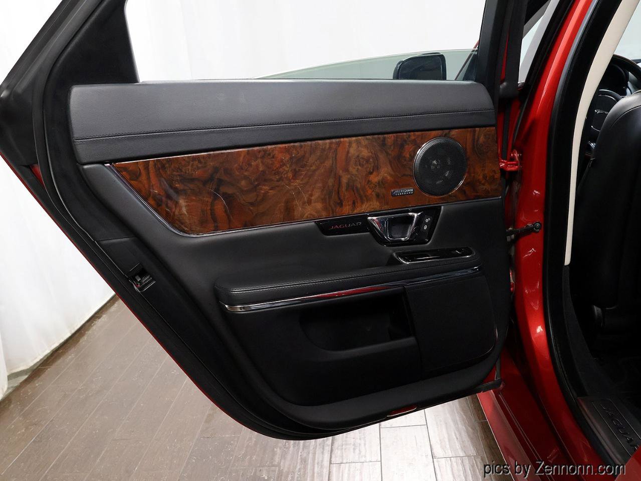Used 2018 Jaguar XJ R-Sport image 31