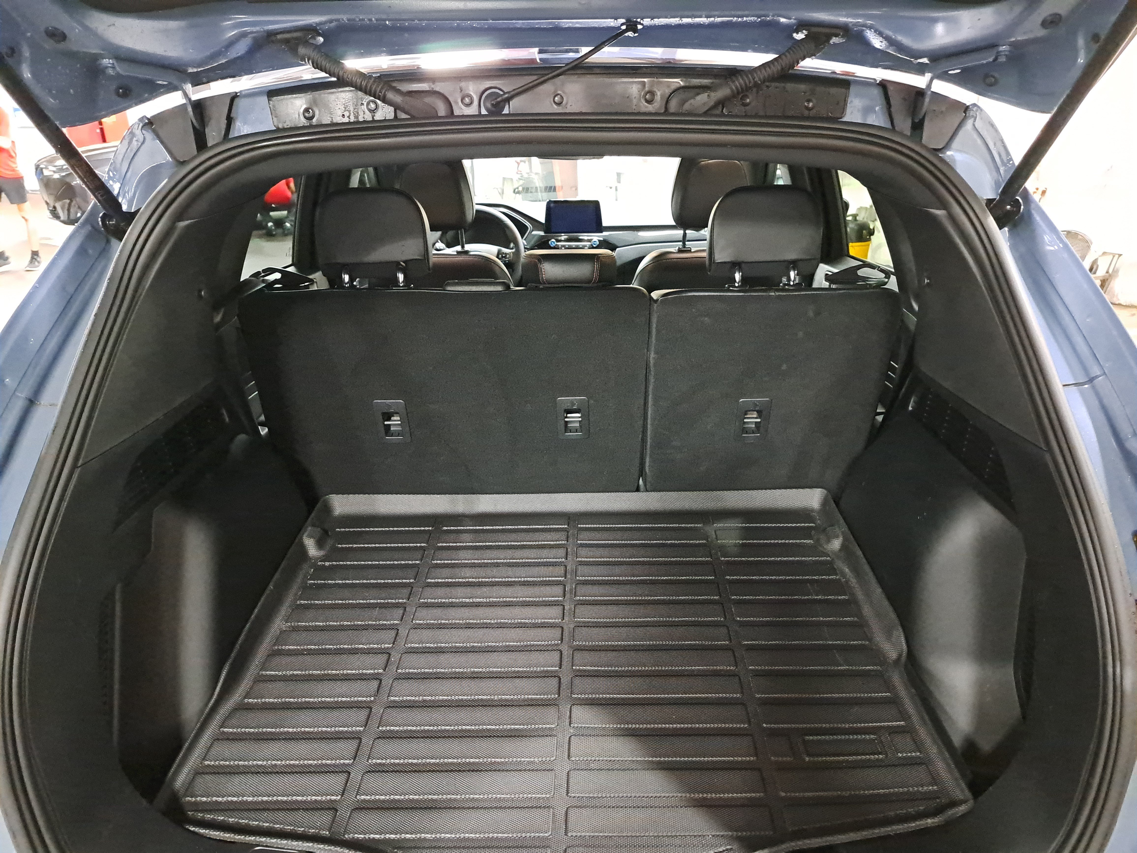 Used 2025 Ford Escape ST-Line FWD image 13