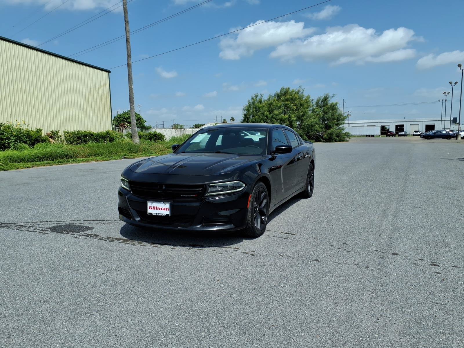 Used 2019 Dodge Charger SXT w/ Blacktop Package RWD image 4