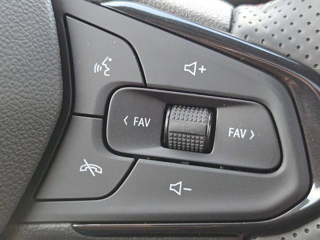 New 2026 Chevrolet Trax RS w/ Sunroof Package image 32