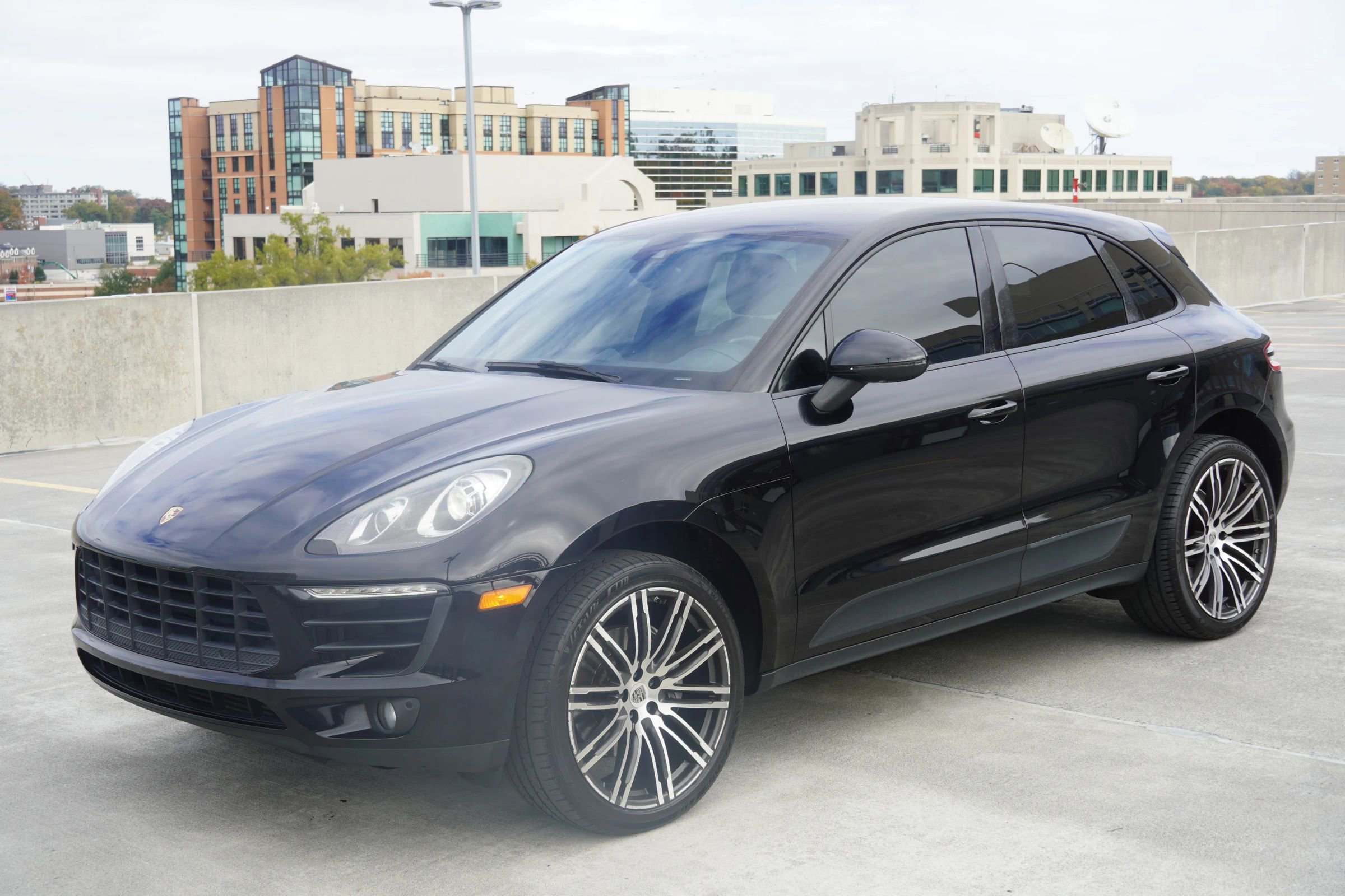 Used 2017 Porsche Macan image 31