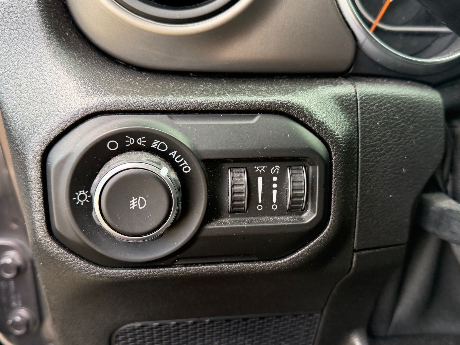 Used 2019 Jeep Wrangler Unlimited Sport S AWD/4WD image 12