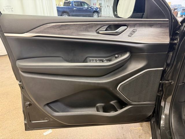 Used 2022 Jeep Grand Cherokee L Limited image 14