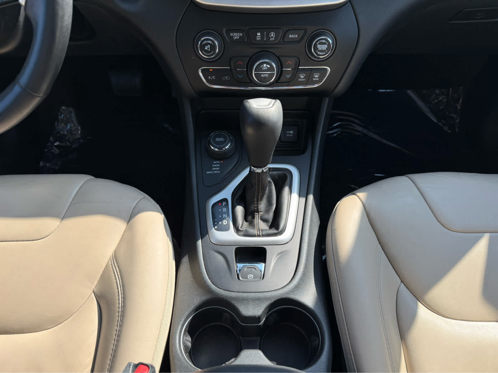 Used 2016 Jeep Cherokee Limited AWD/4WD image 23