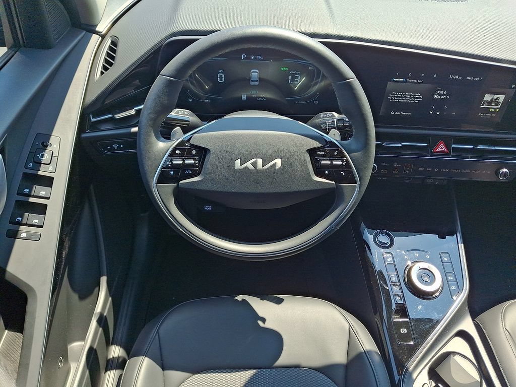 Used 2025 Kia Niro EX w/ EX Cold Weather Package FWD image 12