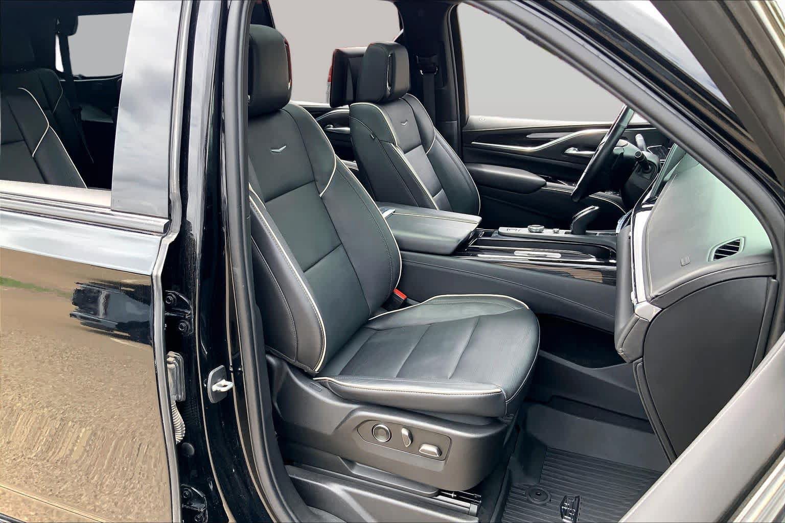 Used 2021 Cadillac Escalade Sport w/ Driver Assist Tech Package AWD/4WD image 9