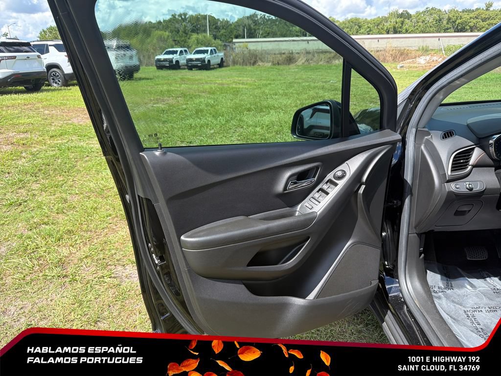 Used 2022 Chevrolet Trax LS w/ Tint and Cruise Package FWD image 10