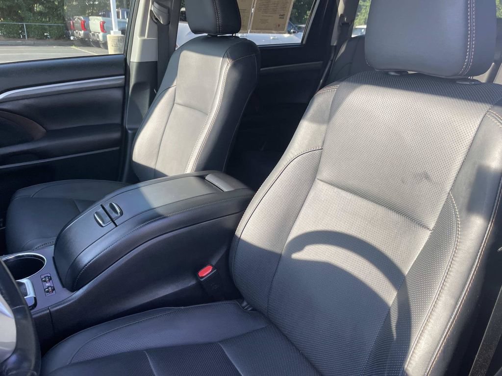 Used 2017 Toyota Highlander Limited FWD image 25