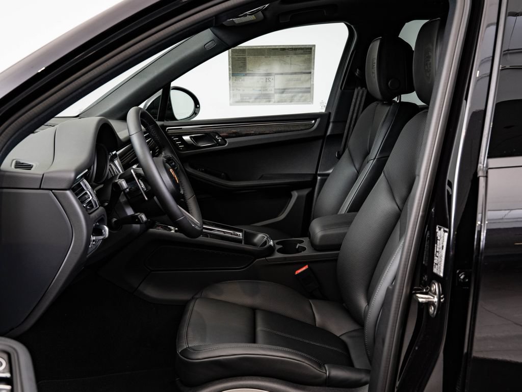 New 2026 Porsche Macan AWD/4WD image 5
