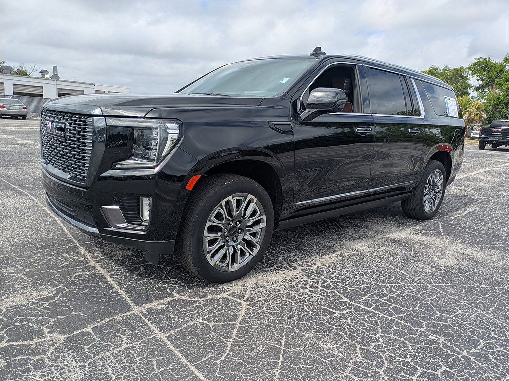 Used 2024 GMC Yukon XL Denali Ultimate AWD/4WD image 8