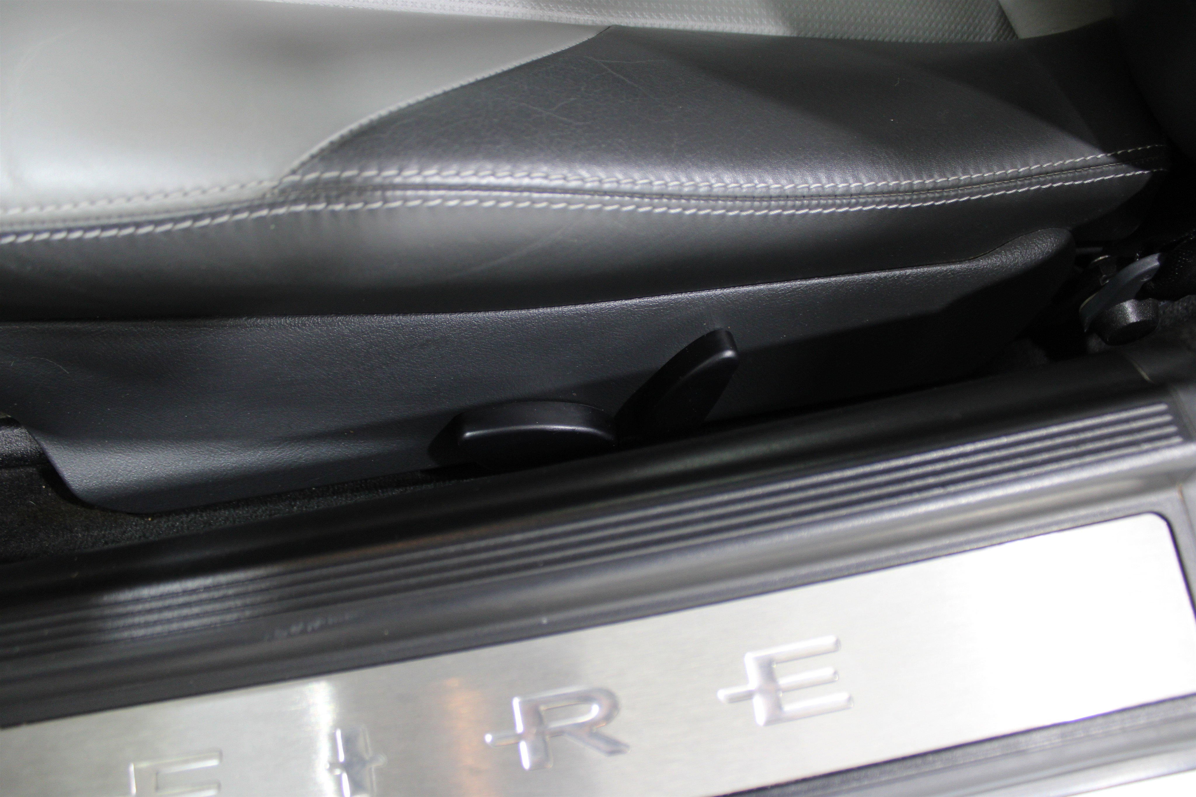 Used 2005 Chrysler Crossfire Limited image 4