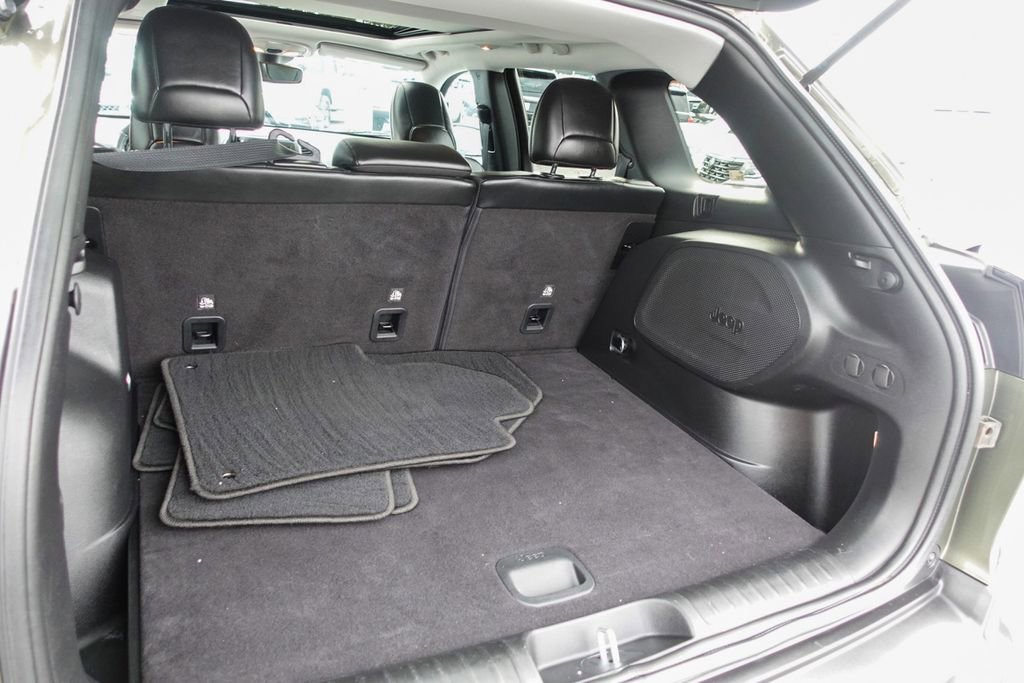 Used 2021 Jeep Cherokee Latitude Plus w/ Sun & Sound Group image 29