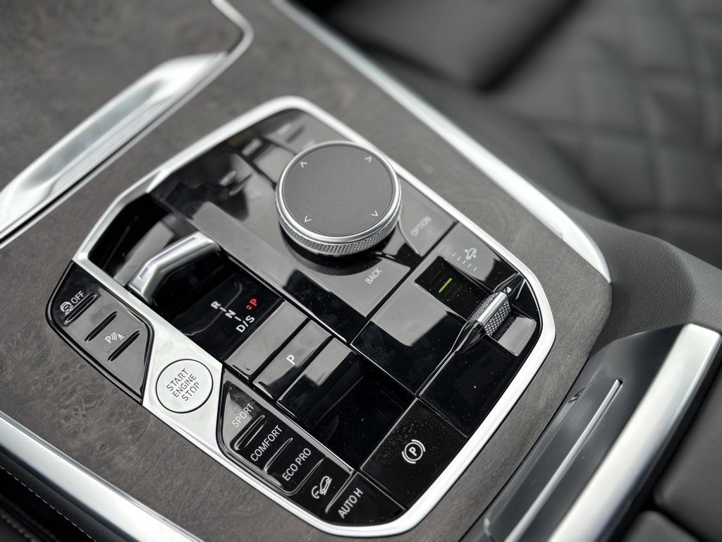 Used 2026 BMW X7 xDrive40i w/ M Sport Package image 11