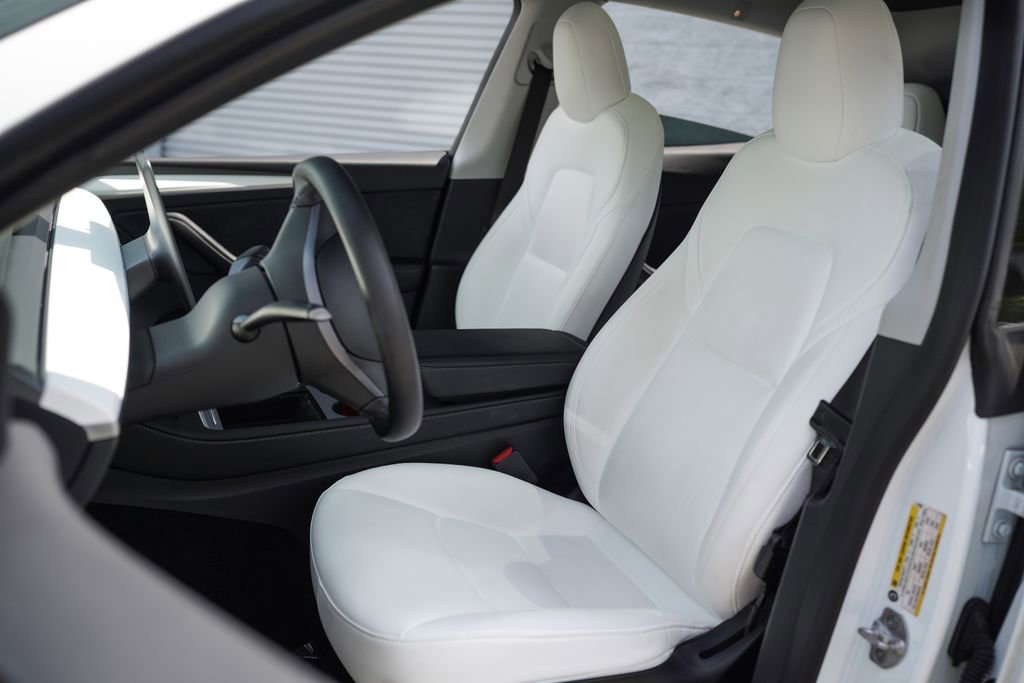 Used 2023 Tesla Model Y Long Range AWD/4WD image 23