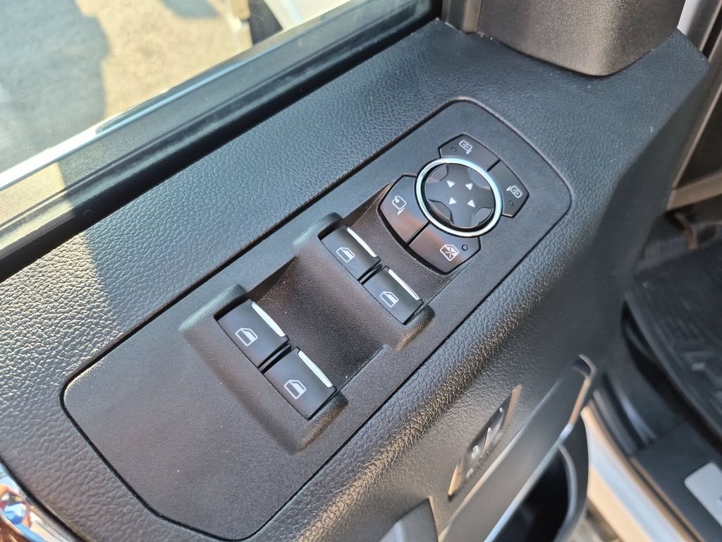 Used 2015 Ford F150 Platinum w/ Equipment Group 701A Luxury AWD/4WD image 21