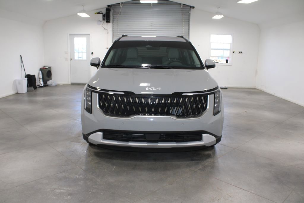 Used 2025 Kia Carnival EX image 3