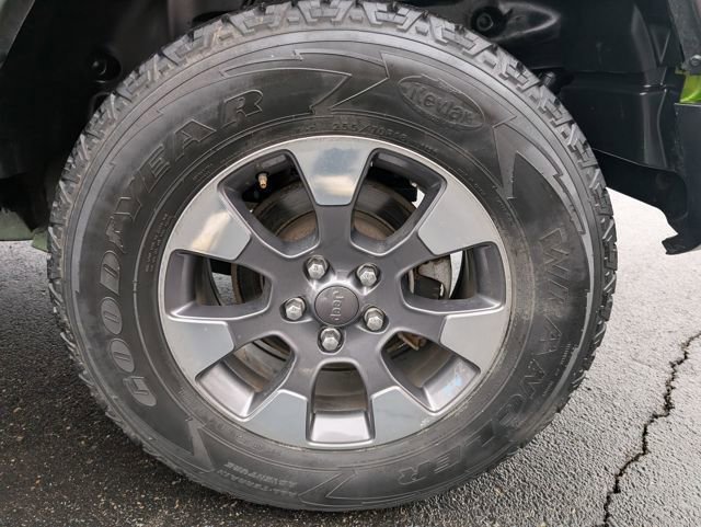 Used 2018 Jeep Wrangler Unlimited Sahara w/ Dual Top Group image 23