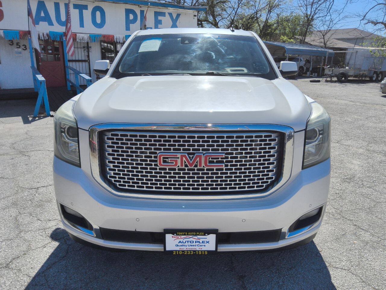 Used 2015 GMC Yukon XL Denali w/ Touring Package RWD image 9