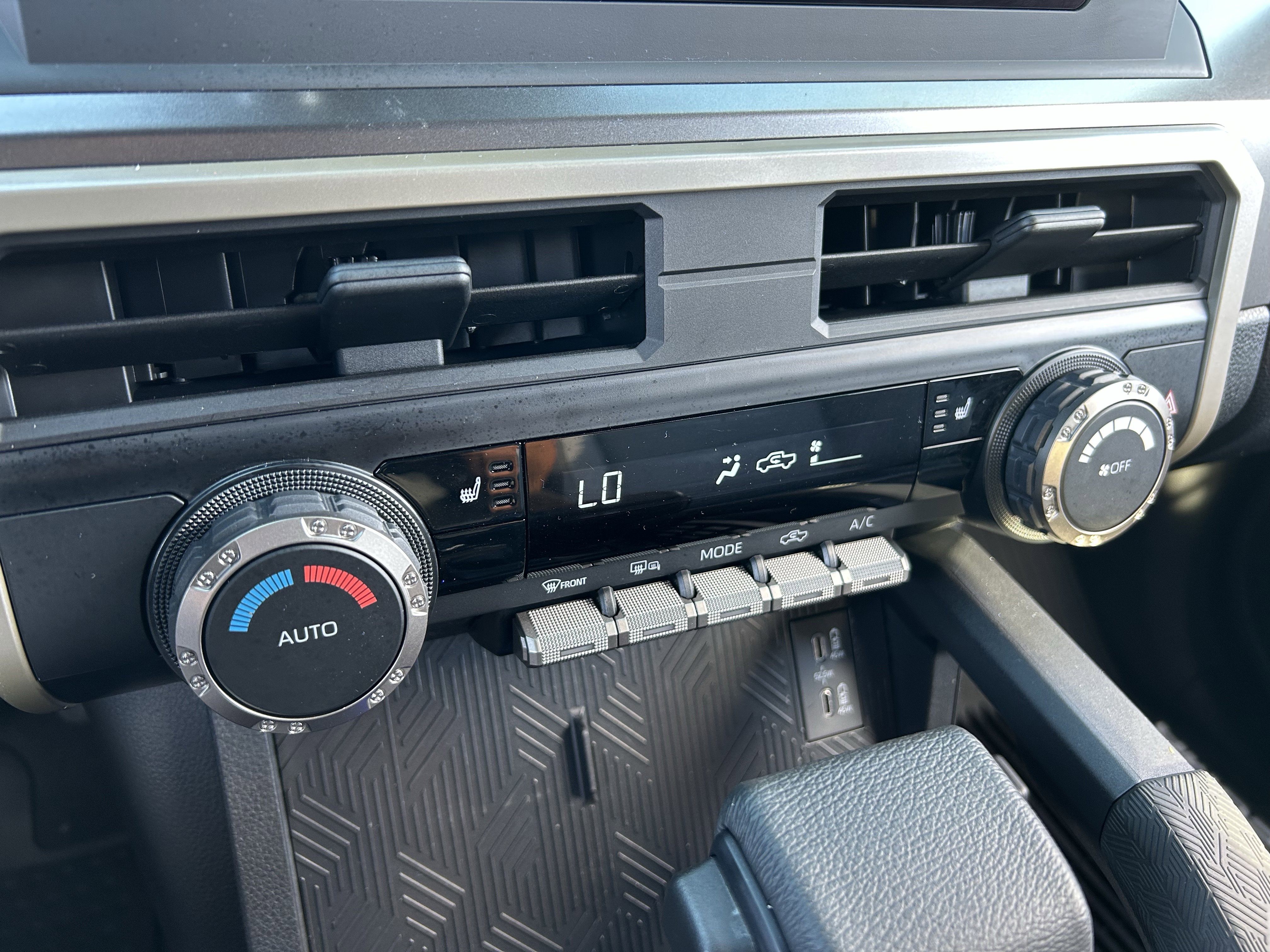 Used 2025 Toyota Tacoma TRD Off-Road image 26