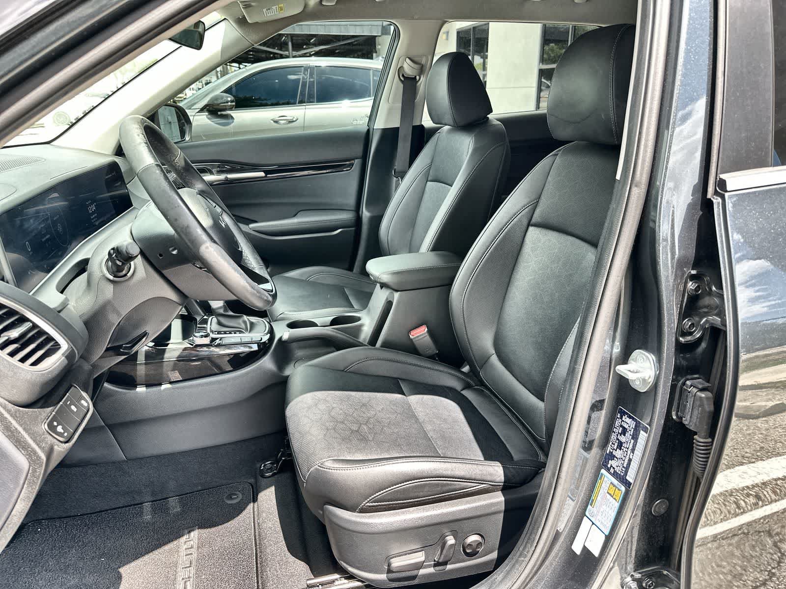 Used 2024 Kia Seltos EX FWD image 3