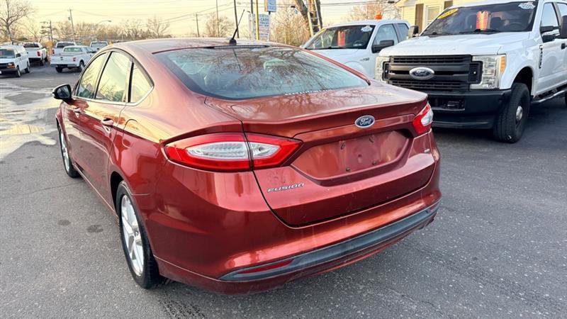 Used 2014 Ford Fusion SE image 3