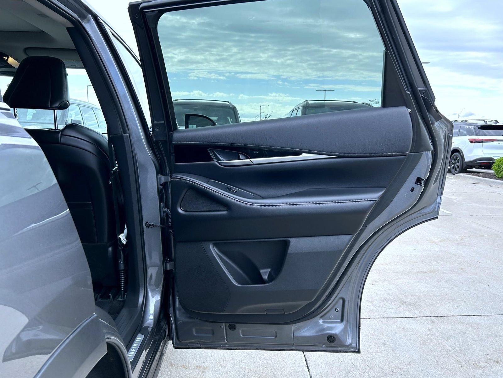Certified 2025 INFINITI QX60 Pure AWD/4WD image 17
