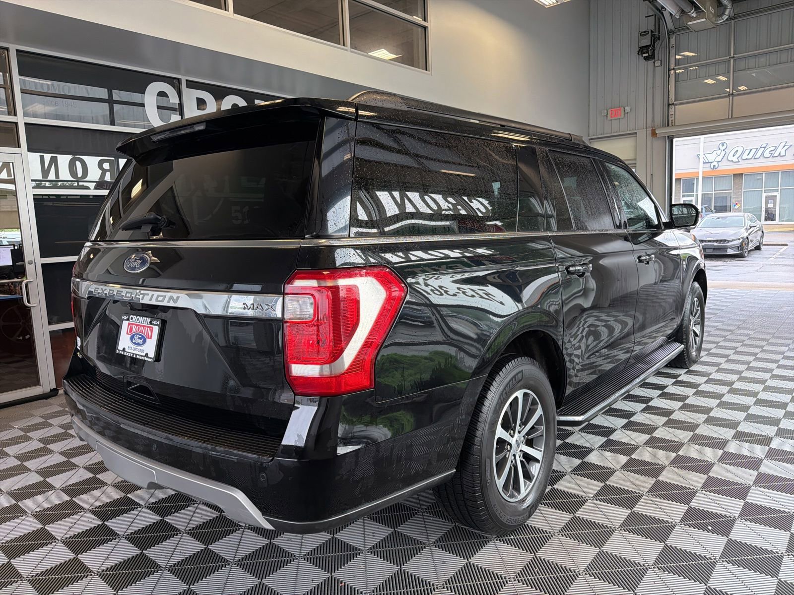 Used 2018 Ford Expedition Max XLT w/ Equipment Group 202A AWD/4WD image 6