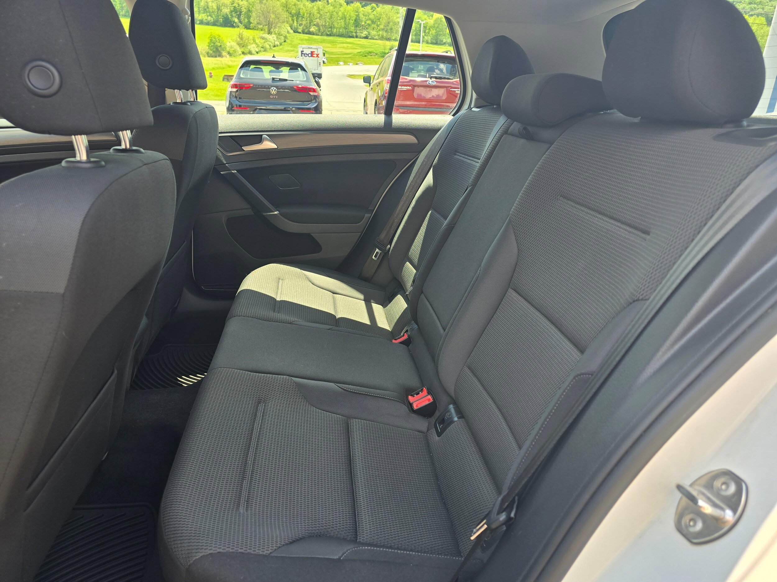 Used 2018 Volkswagen Golf SE FWD image 9