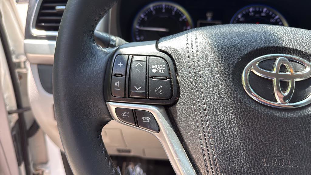Used 2016 Toyota Highlander XLE AWD/4WD image 22