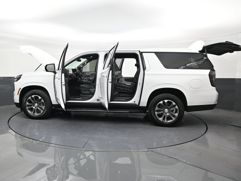 Used 2026 Chevrolet Suburban LT w/ Comfort Package RWD image 30
