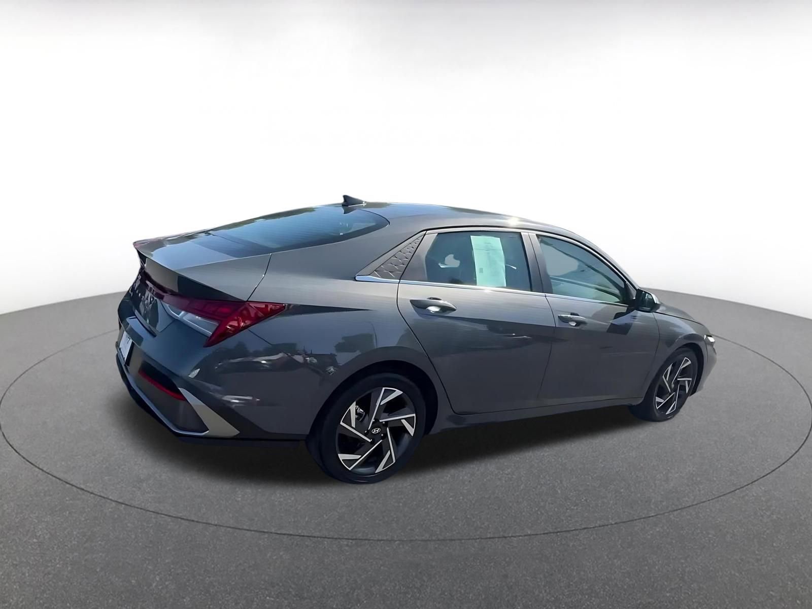 Used 2025 Hyundai Elantra SEL FWD image 15