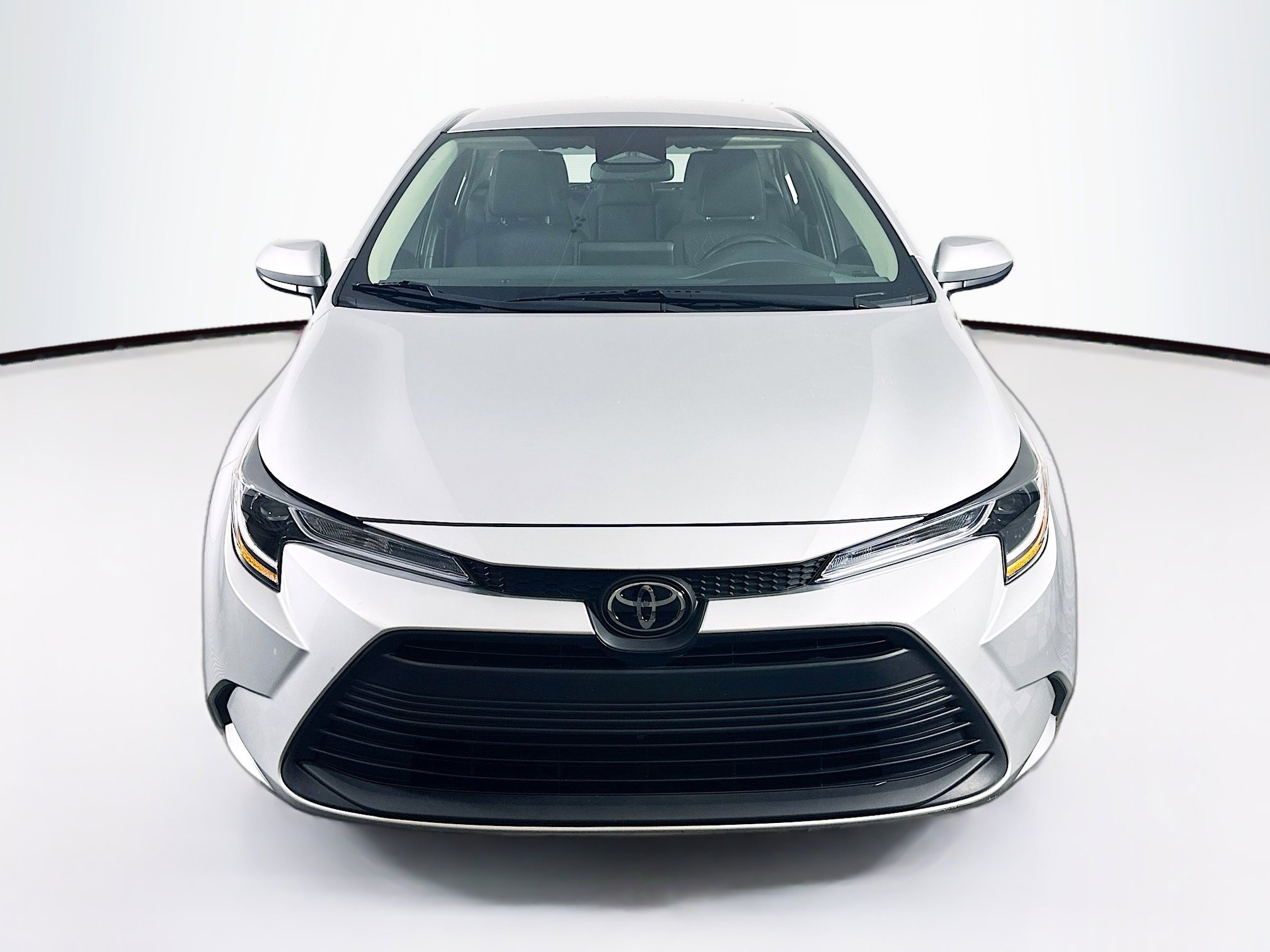 Used 2025 Toyota Corolla LE image 2