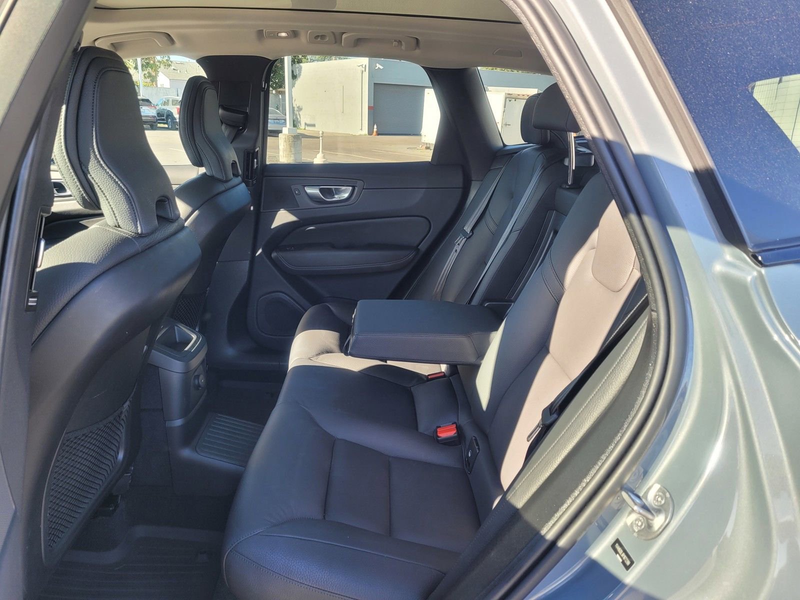 Used 2024 Volvo XC60 T8 Plus w/ Climate Package image 11