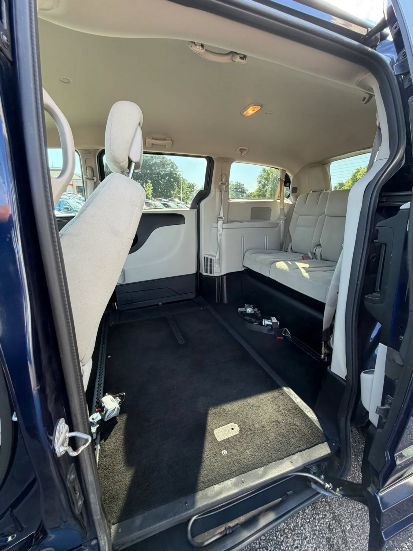 Used 2014 Dodge Grand Caravan SE w/ Quick Order Package 29E SE FWD image 16