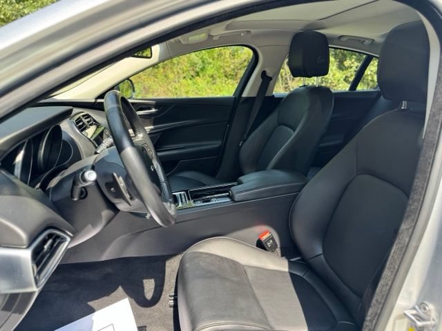 Used 2018 Jaguar XE Premium AWD/4WD image 10