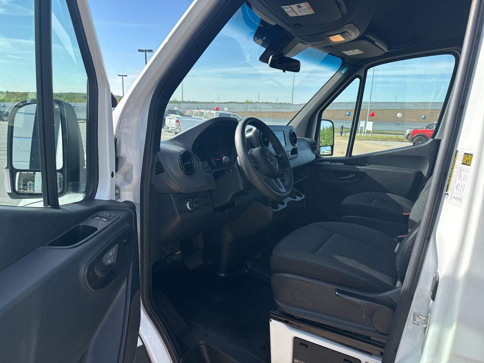 Used 2024 Mercedes-Benz Sprinter 2500 image 12