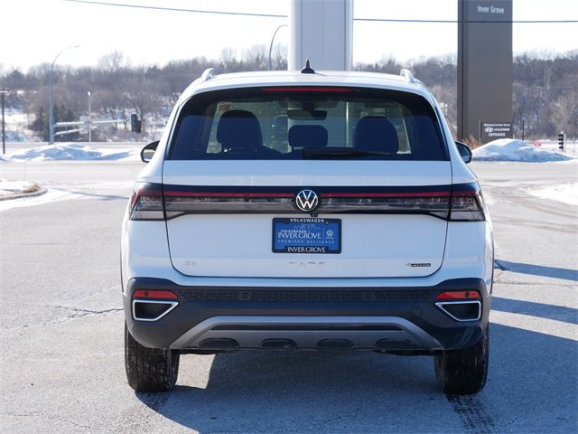 Certified 2025 Volkswagen Taos SE w/ Panoramic Sunroof Package image 6