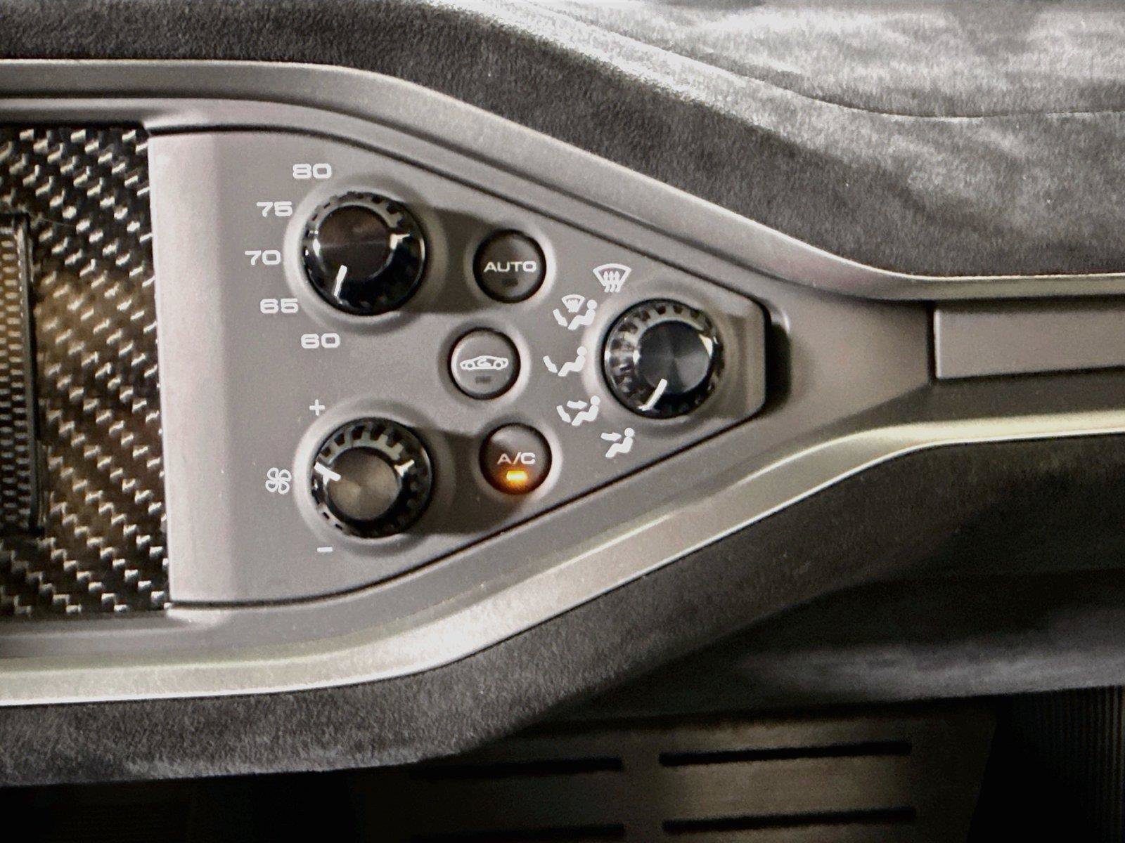 Used 2018 Ford GT RWD image 17