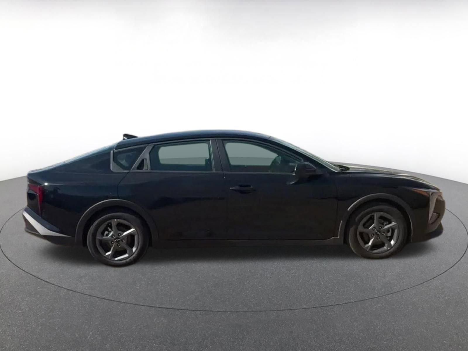 Used 2025 Kia K4 LXS image 15