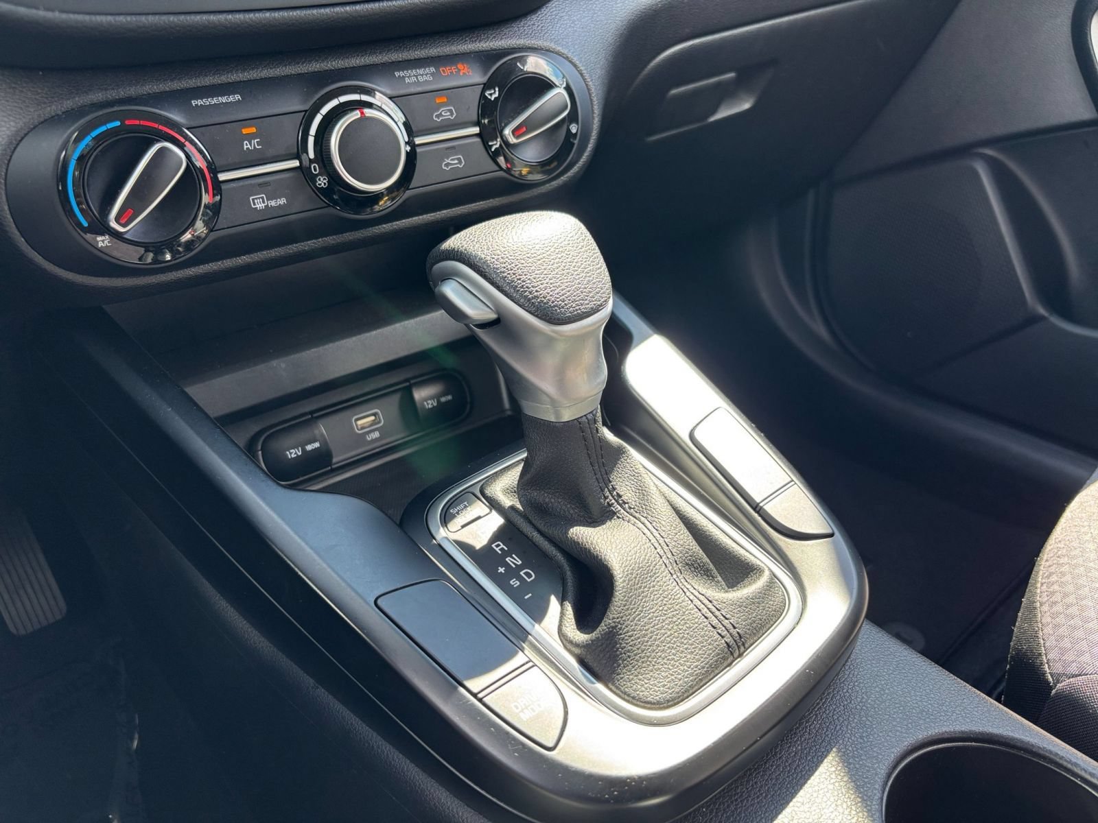 Used 2025 Kia Soul LX w/ LX Technology Package FWD image 38