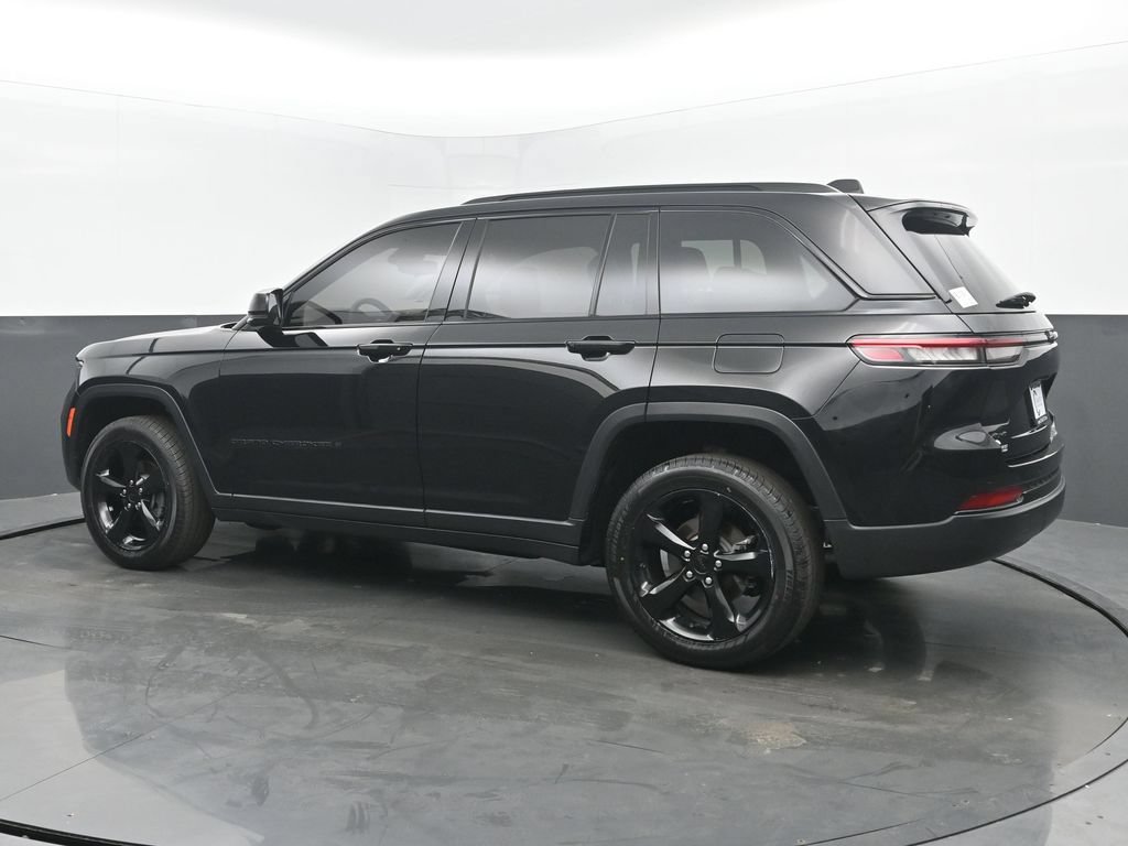 Used 2023 Jeep Grand Cherokee Altitude AWD/4WD image 3