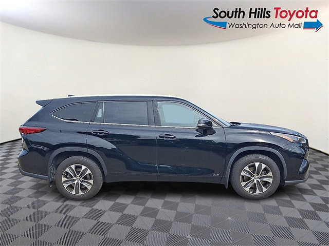 Used 2022 Toyota Highlander XLE AWD/4WD image 7