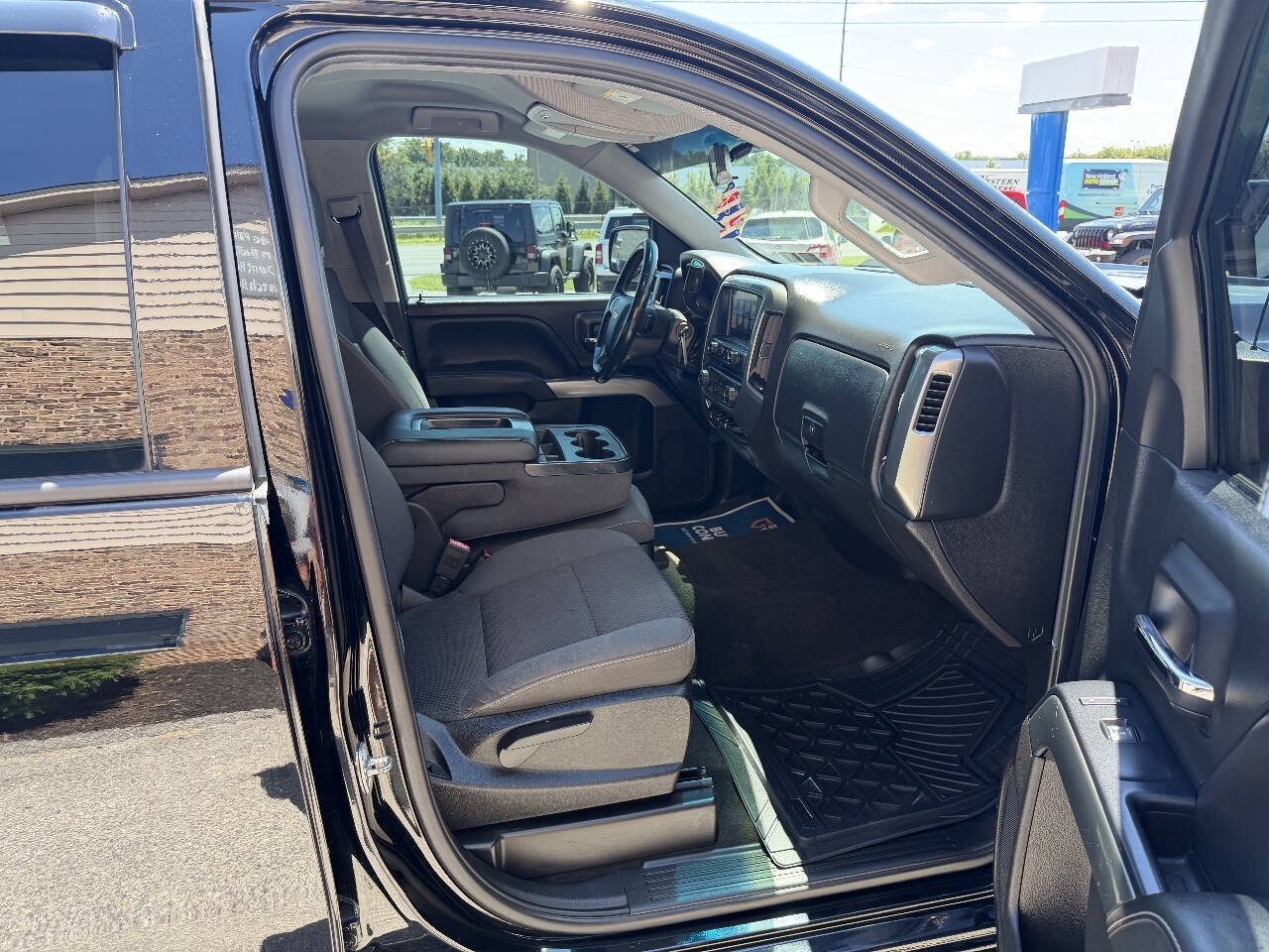 Used 2018 Chevrolet Silverado 1500 LT AWD/4WD image 26