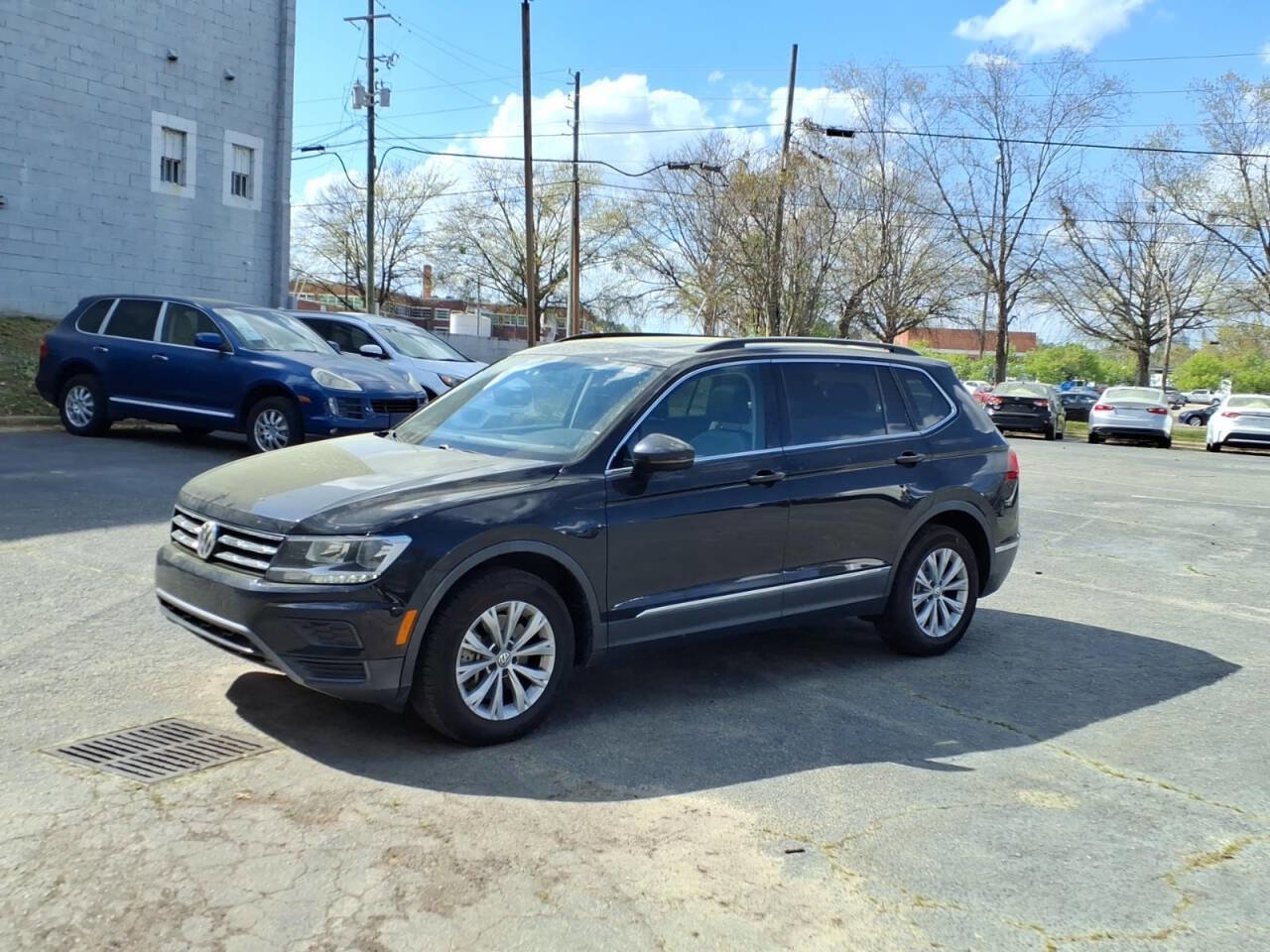 Used 2018 Volkswagen Tiguan SE w/ Panoramic Sunroof Package FWD image 8