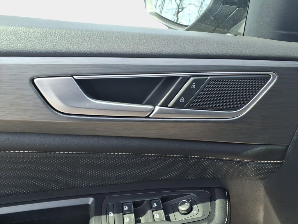 Used 2024 Volkswagen Atlas Cross Sport SE image 17