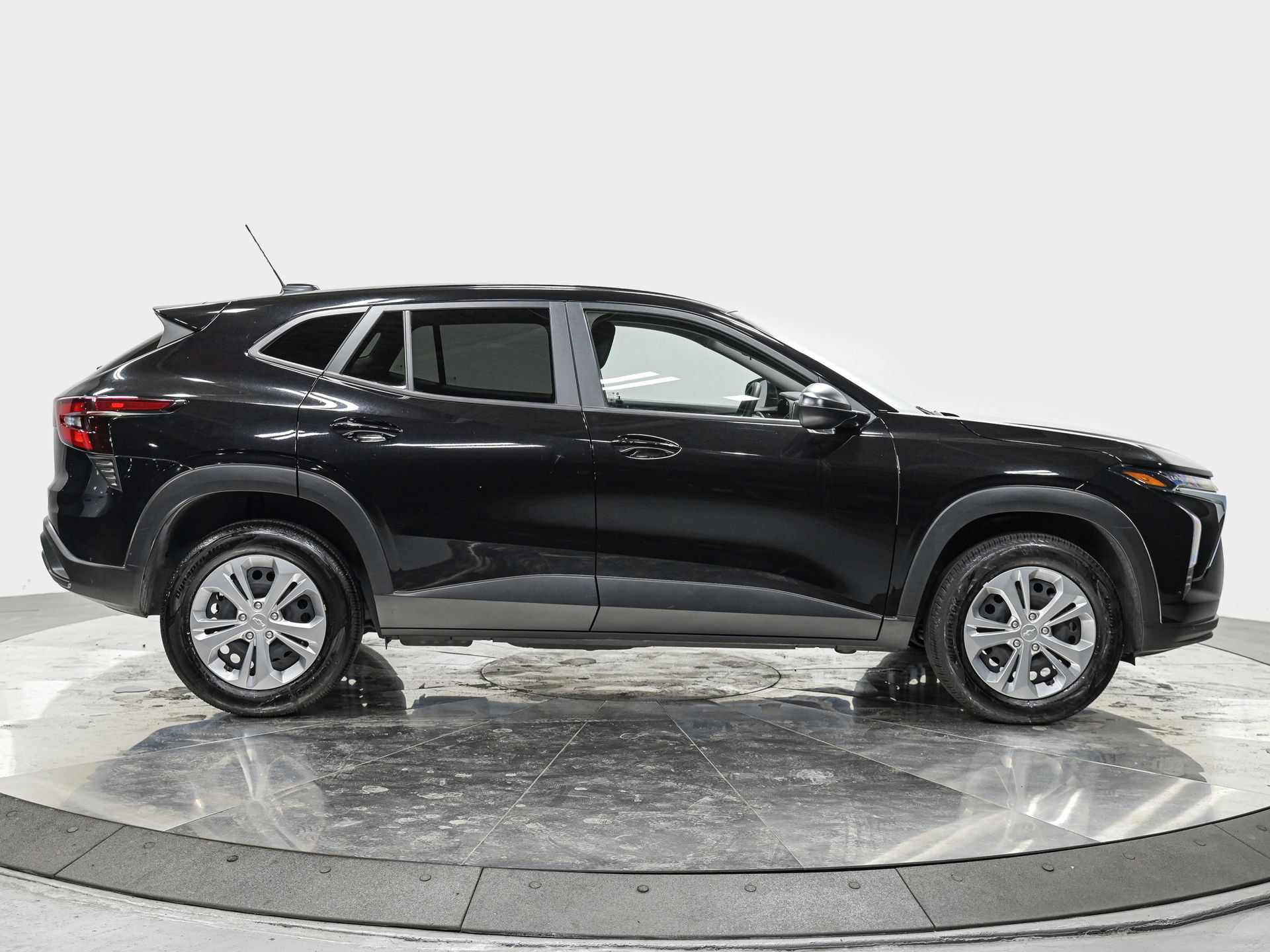 Used 2025 Chevrolet Trax LS FWD image 8